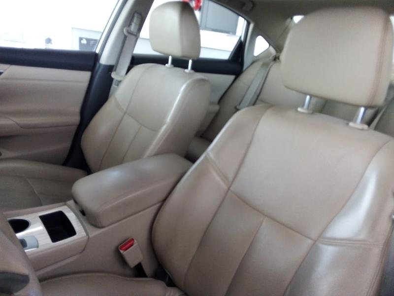 Nissan Altima • 2017 • 86,000 km 6