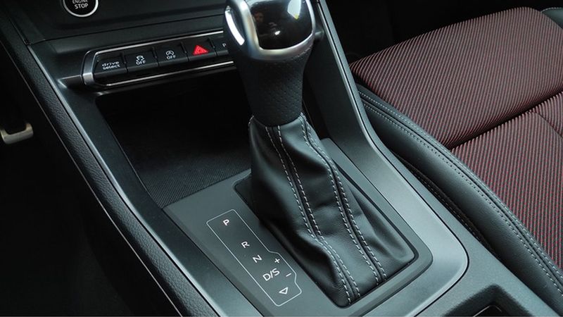 Audi Q3 • 2023 • 12,679 km 7