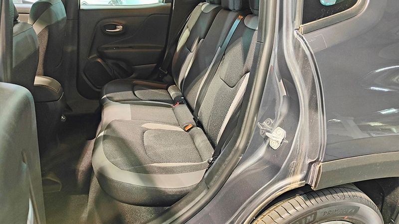 Jeep Renegade • 2023 • 13,000 km 6