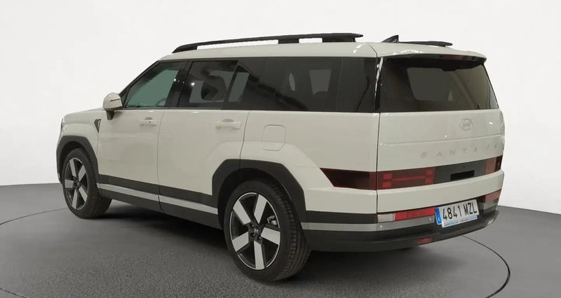 Hyundai Santa Fe • 2025 • 8,417 km 3