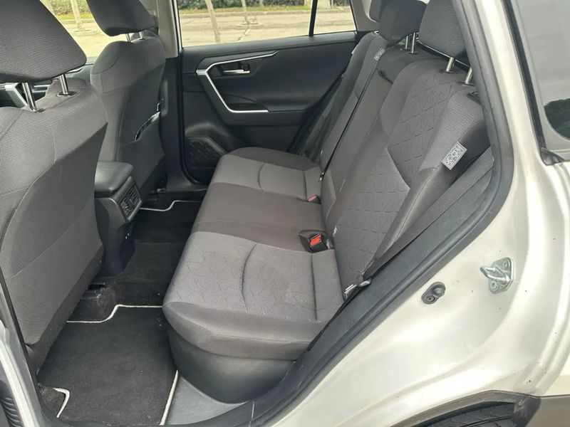 Toyota RAV4 • 2020 • 139,000 km 10