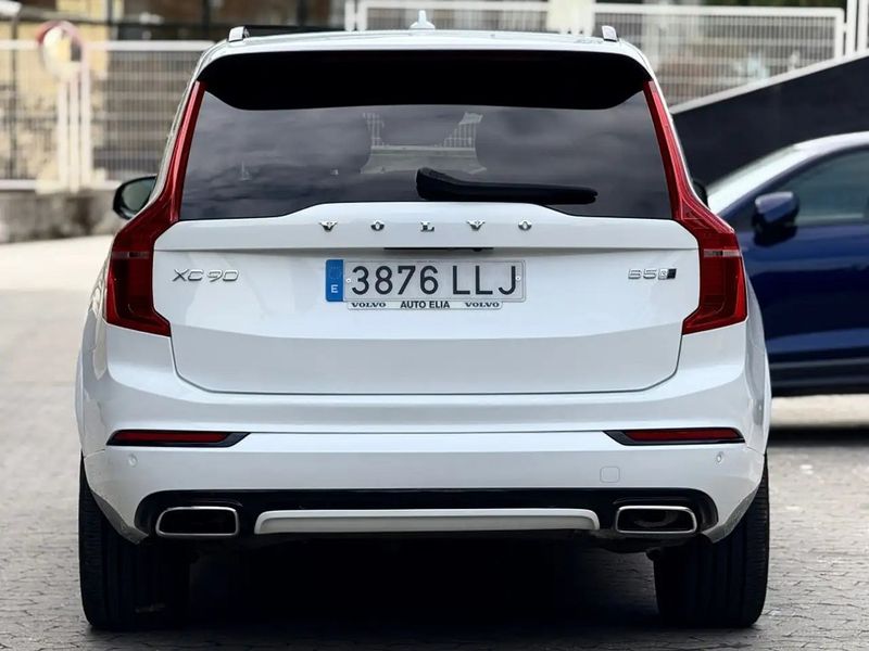 Volvo XC • 2021 • 82,000 km 2