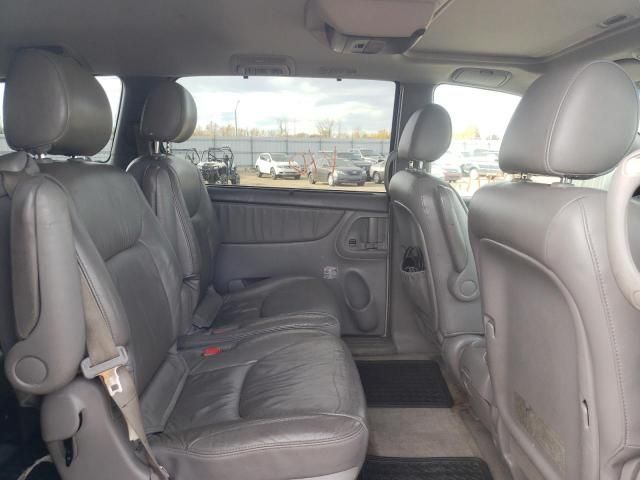 Toyota Sienna • 2004 • 33 km 6