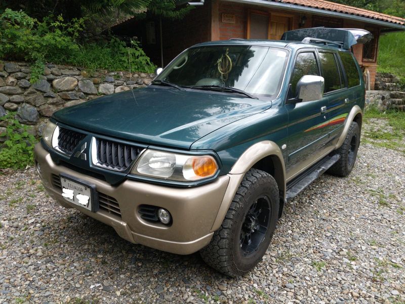 Mitsubishi Montero Sport • 2005 • 244,000 km 1