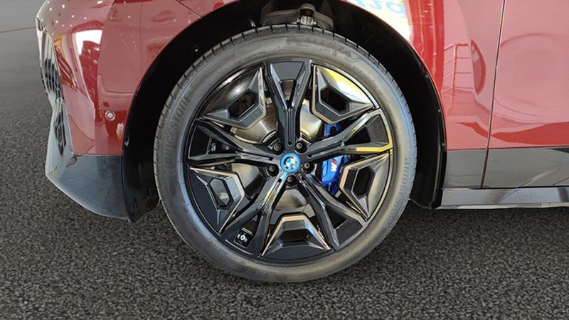 BMW i3 • 2023 • 20,270 km 12