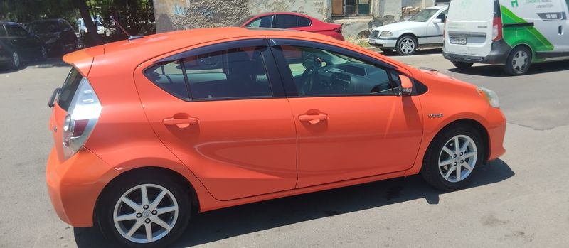 Toyota Prius c • 2012 • 208,000 mi 2