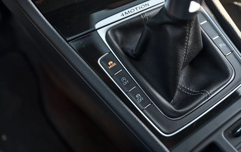 Volkswagen Golf R • 2015 • 187,000 km 13