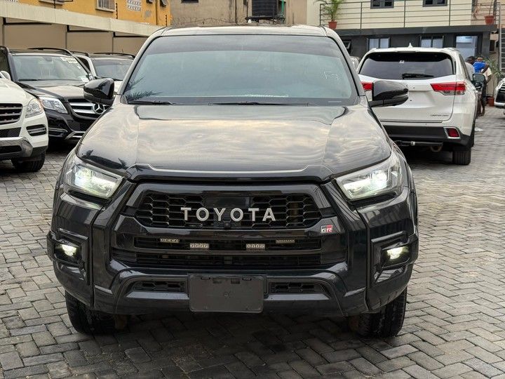 Toyota Hilux • 2024 • 30,000 km 1