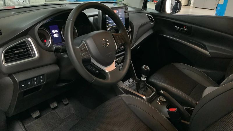Suzuki SX4 • 2022 • 10,258 km 8