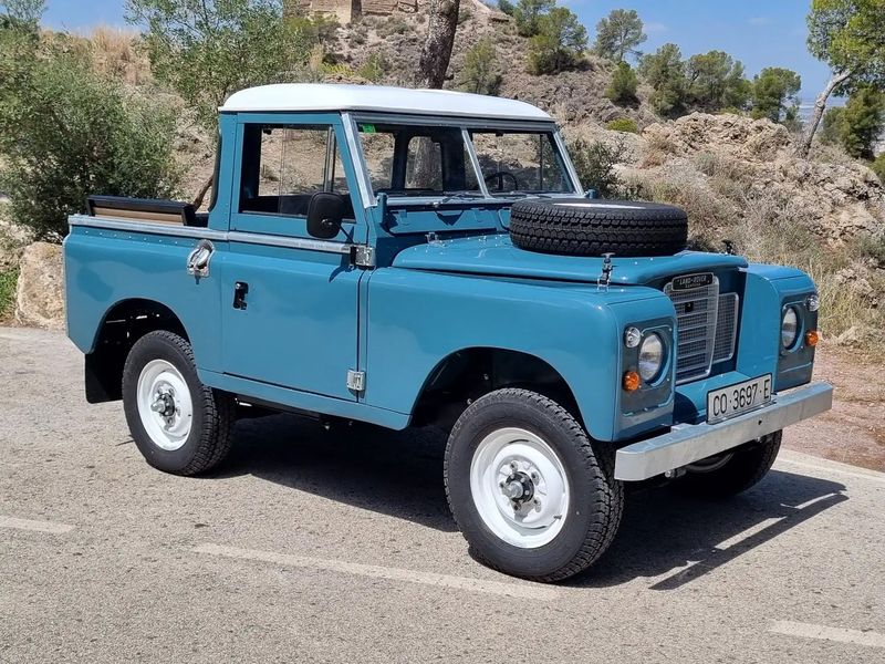 Land Rover LR3 • 1976 • 65,800 km 16