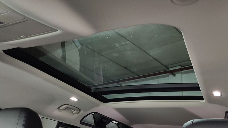 Land Rover Defender • 2020 • 53,363 km 9