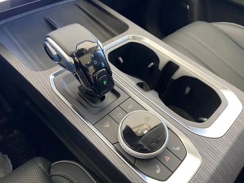 Jeep Grand Cherokee • 2025 • 7,500 km 15