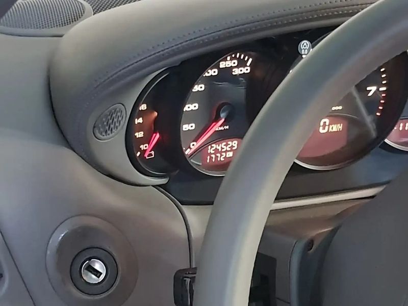 Porsche 911 • 1999 • 124,000 km 11