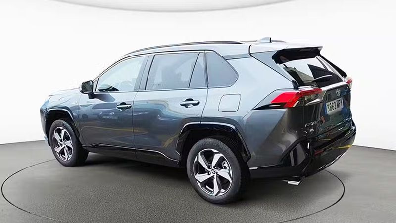 Toyota RAV4 • 2024 • 9,967 km 5