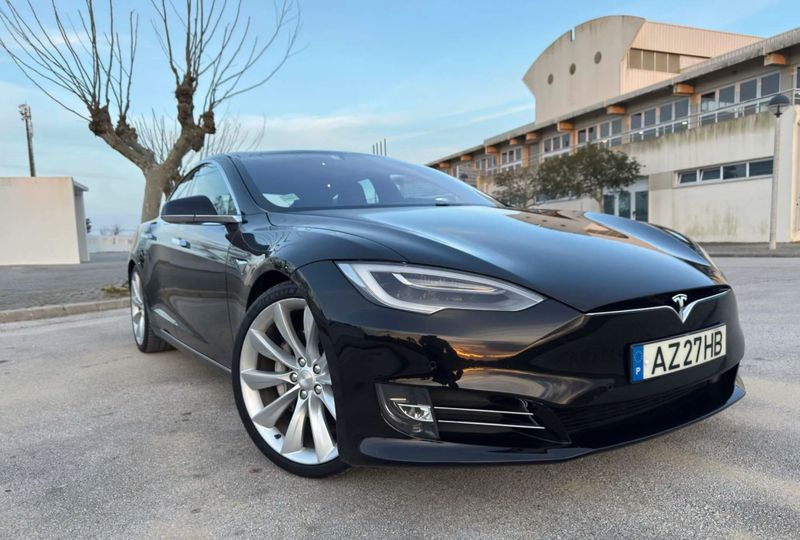 Tesla Model S • 2020 • 98,500 km 2