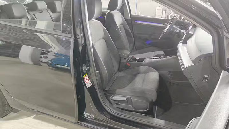 Volkswagen Golf • 2023 • 28,375 km 10