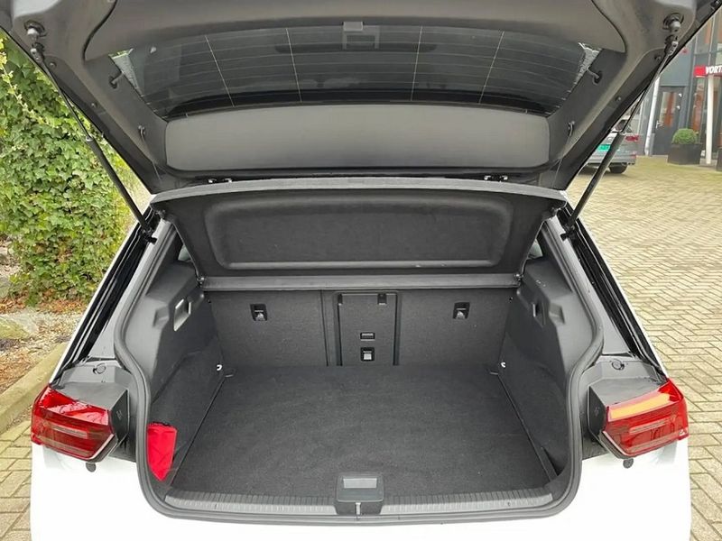 Volkswagen ID.4 • 2020 • 61,800 km 7