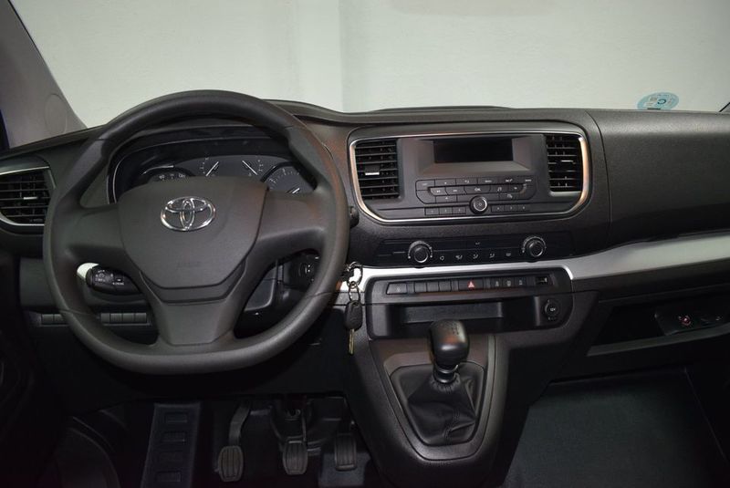 Toyota Verso • 2019 • 20,000 km 3