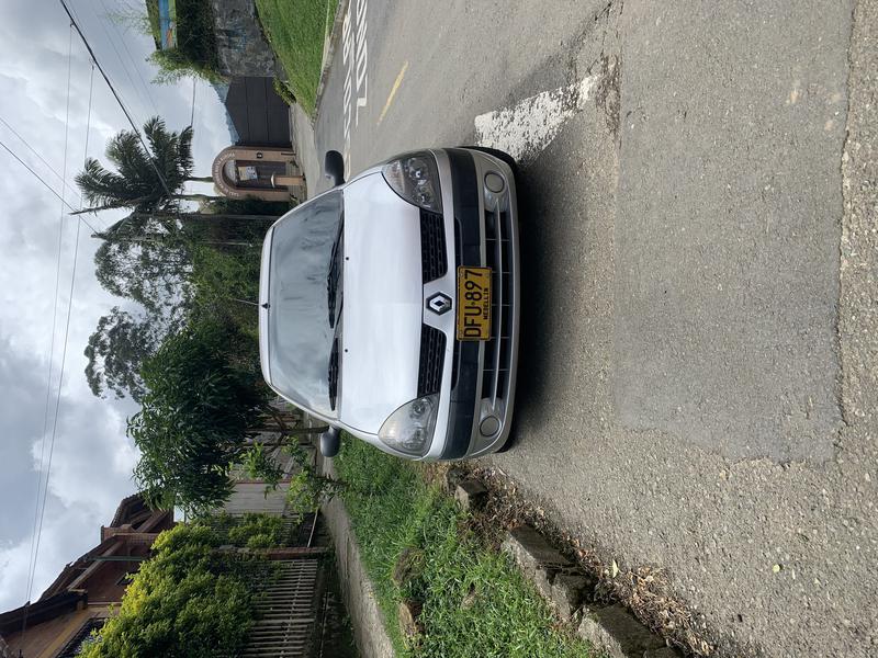 Renault Clio • 2012 • 75,000 km 4