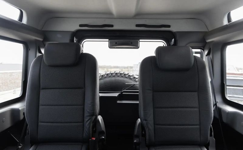 Land Rover Defender • 2012 • 83,000 km 7