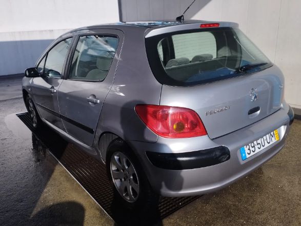 Peugeot 307 • 2002 • 200,000 km 2