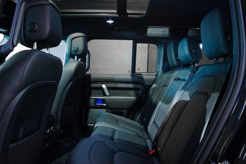 Land Rover Defender • 2024 • 900 km 8