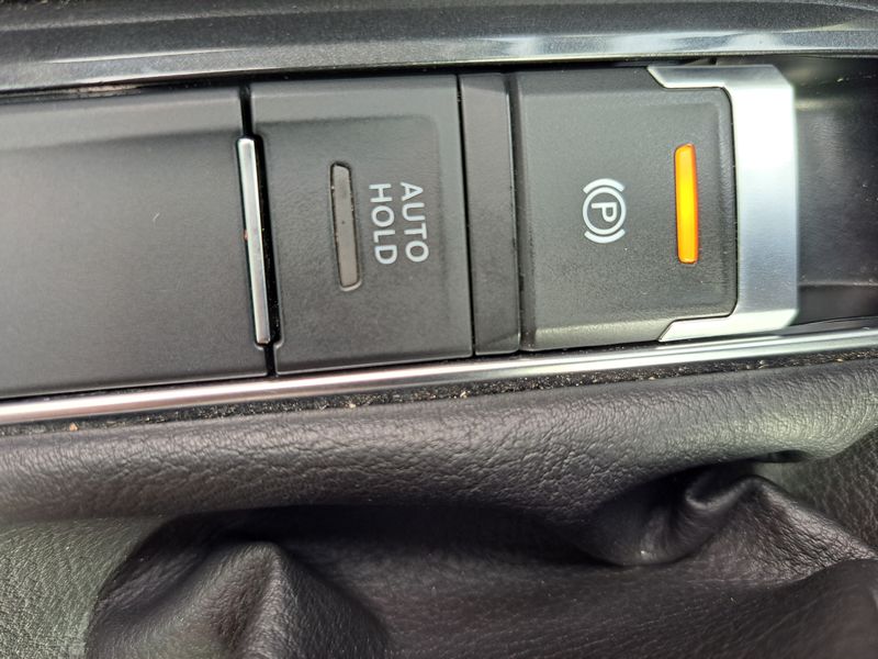 Volkswagen Tiguan • 2017 • 125,031 km 2