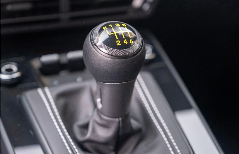 Porsche 911 • 2022 • 4,999 km 4