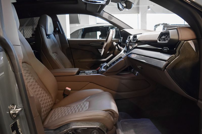 Lamborghini Urus • 2023 • 700 km 8