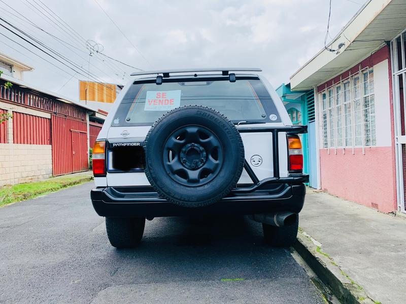 Nissan Pathfinder • 1997 • 9,999,999 km 2