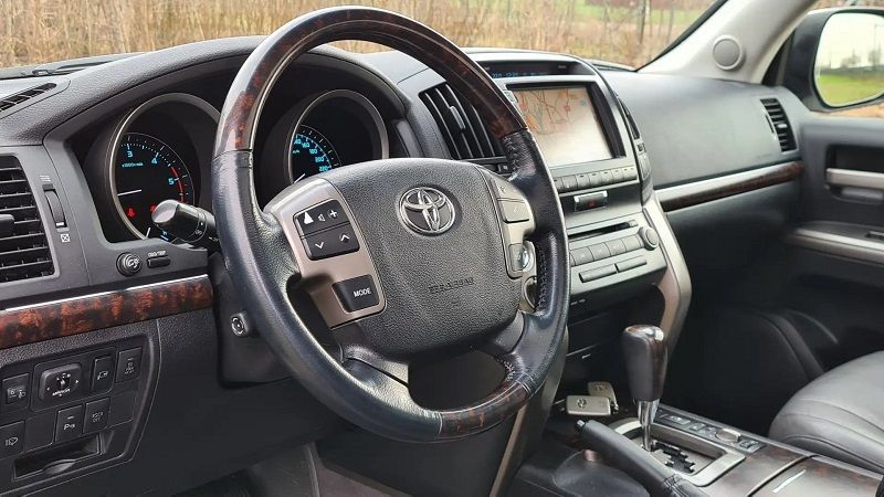 Toyota Land Cruiser • 2008 • 274,000 km 6