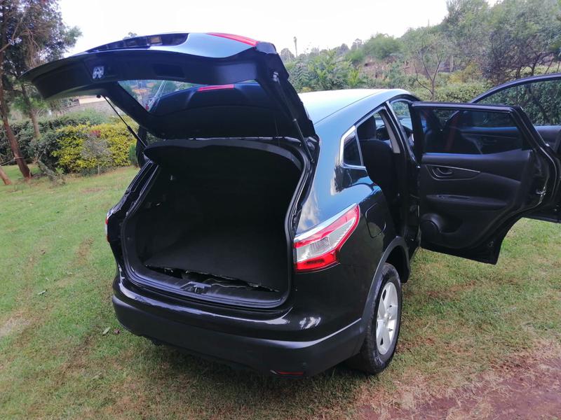 Nissan Qashqai +2 • 2014 • 122,000 km 4