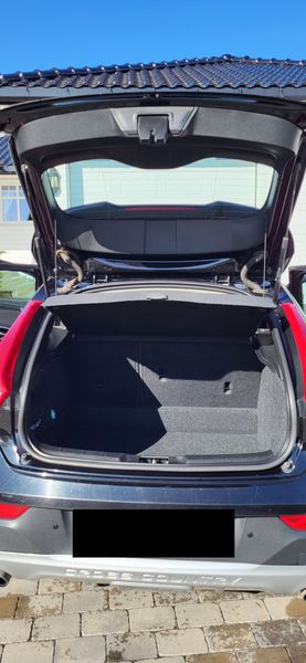 Volvo V40 • 2017 • 105,500 km 3