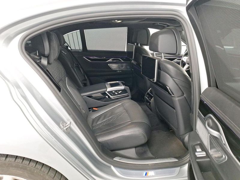 BMW 7 Series • 2020 • 136,314 km 6