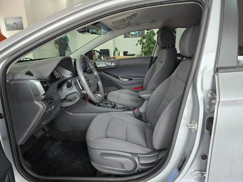 Hyundai Ioniq Plug-In Hybrid • 2020 • 51,500 km 5