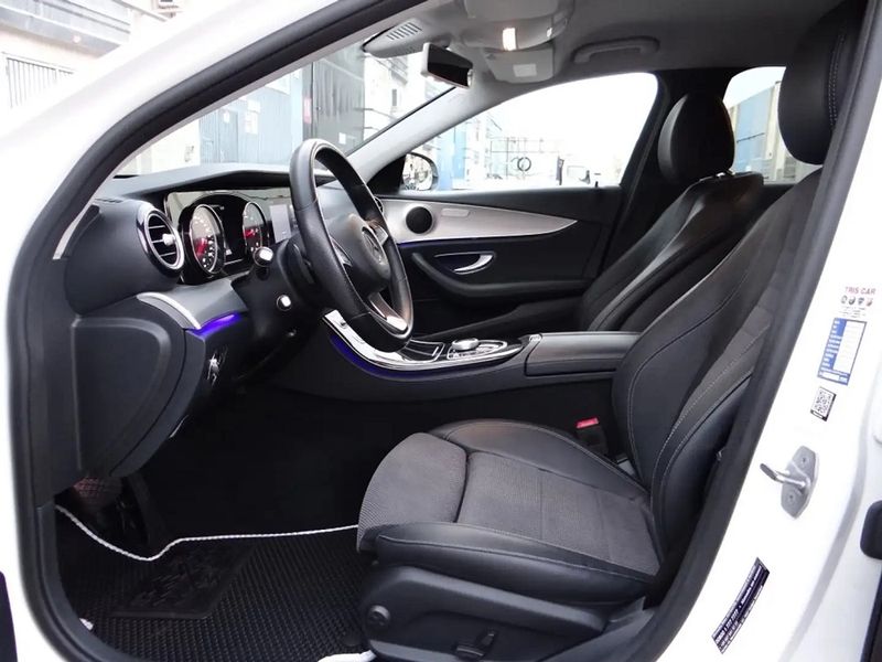 Mercedes-Benz E • 2018 • 89,000 km 4