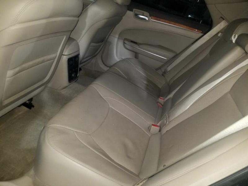 Chrysler 300 C • 2017 • 111,776 km 6