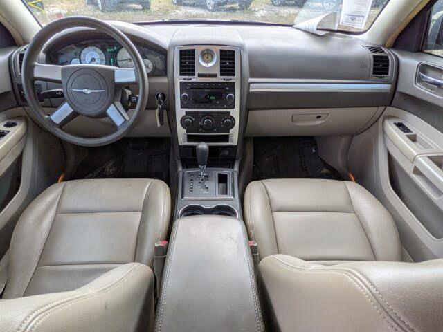 Chrysler 300 C • 2017 • 111,776 km 9