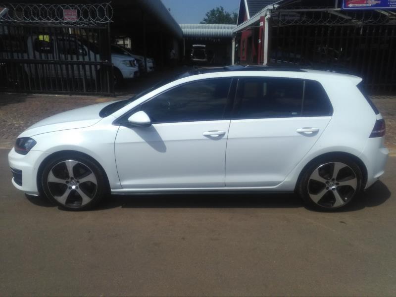 Volkswagen Golf • 2018 • 69,820 km 4