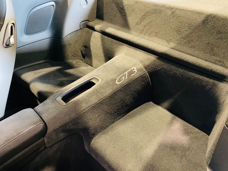 Porsche 911 • 2018 • 47,000 km 7