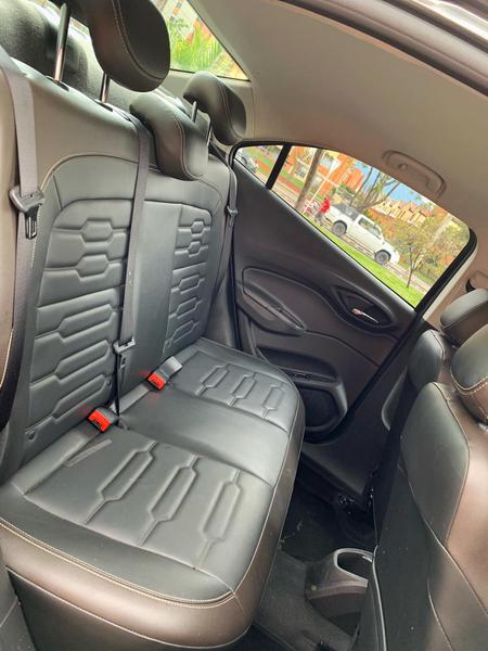 Chevrolet Onix • 2020 • 18,300 km 4