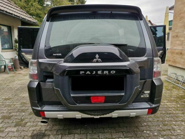 Mitsubishi Pajero • 2017 • 77,000 km 2