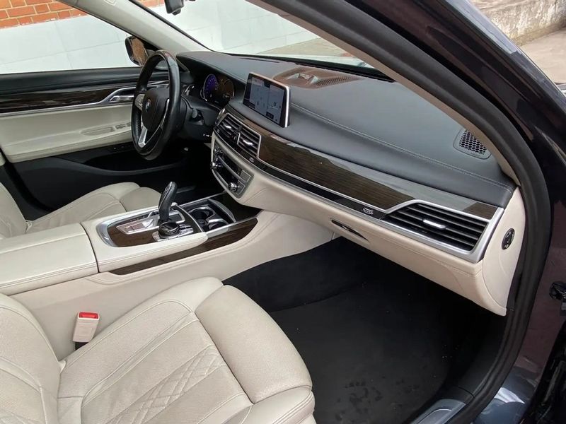 BMW 7 Series • 2018 • 101,000 km 10