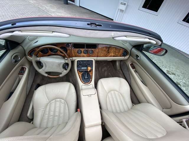 Jaguar XKR Convertible • 1998 • 122,174 km 6