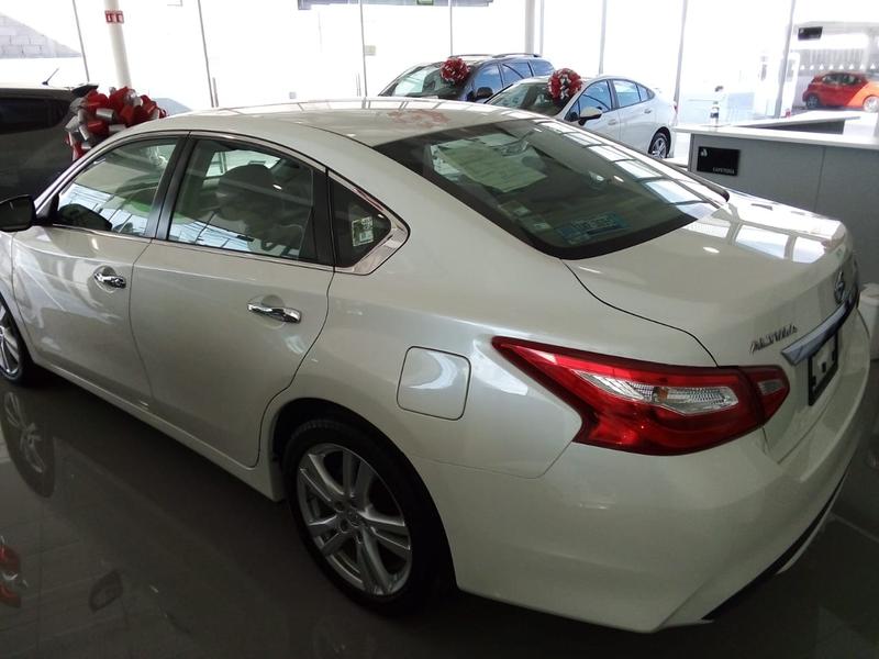 Nissan Altima • 2017 • 86,000 km 12