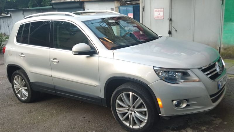Volkswagen Tiguan • 2011 • 119,000 mi 4