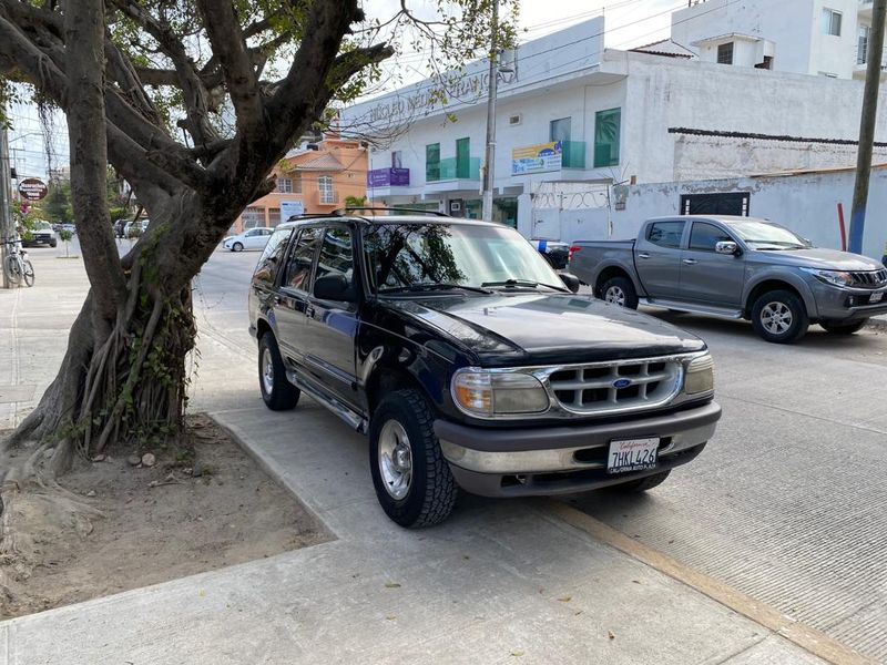 Ford Explorer • 1997 • 170,000 km 2