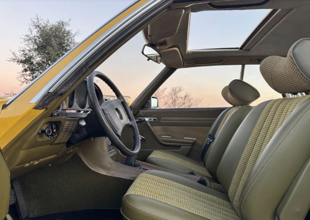 Mercedes-Benz SLC • 1976 • 175,000 km 3