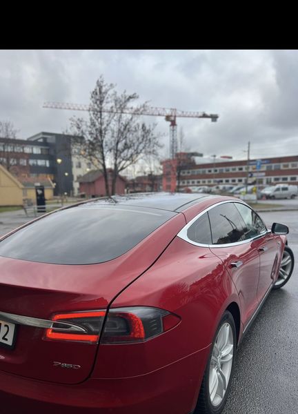 Tesla Model S • 2015 • 125,000 km 6