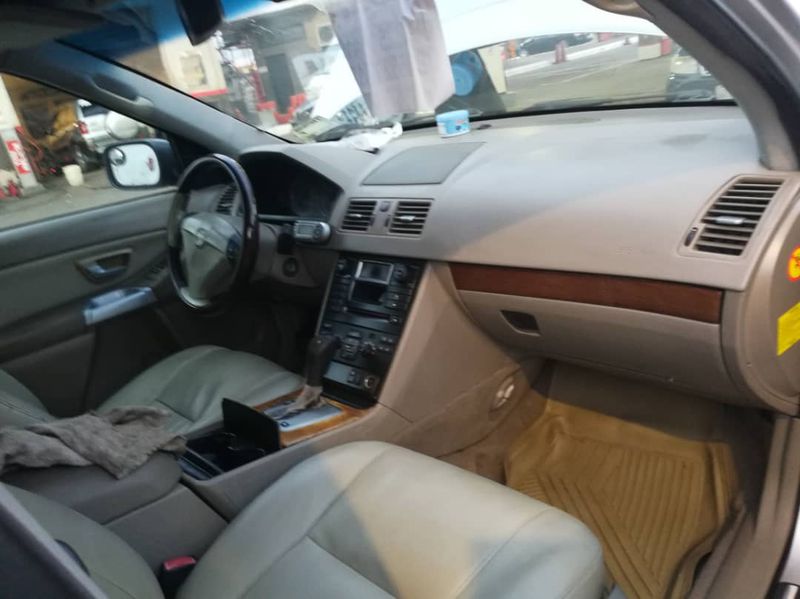 Volvo XC90 • 2005 • 133,059 km 6